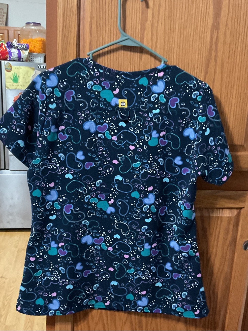 WonderWink Navy V-Neck Heart-Print Scrub Top size small - Picture 3 of 3